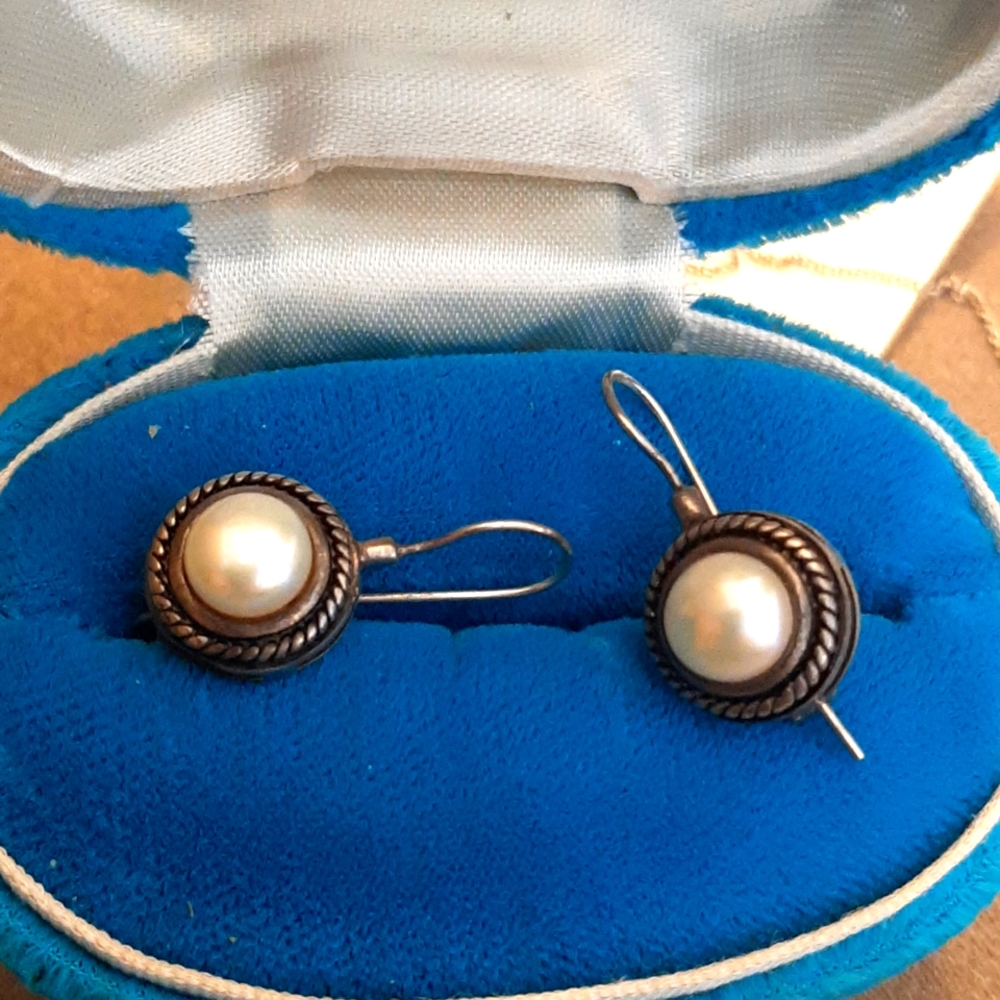 Vintage NV sterling silver, pearl drop earrings